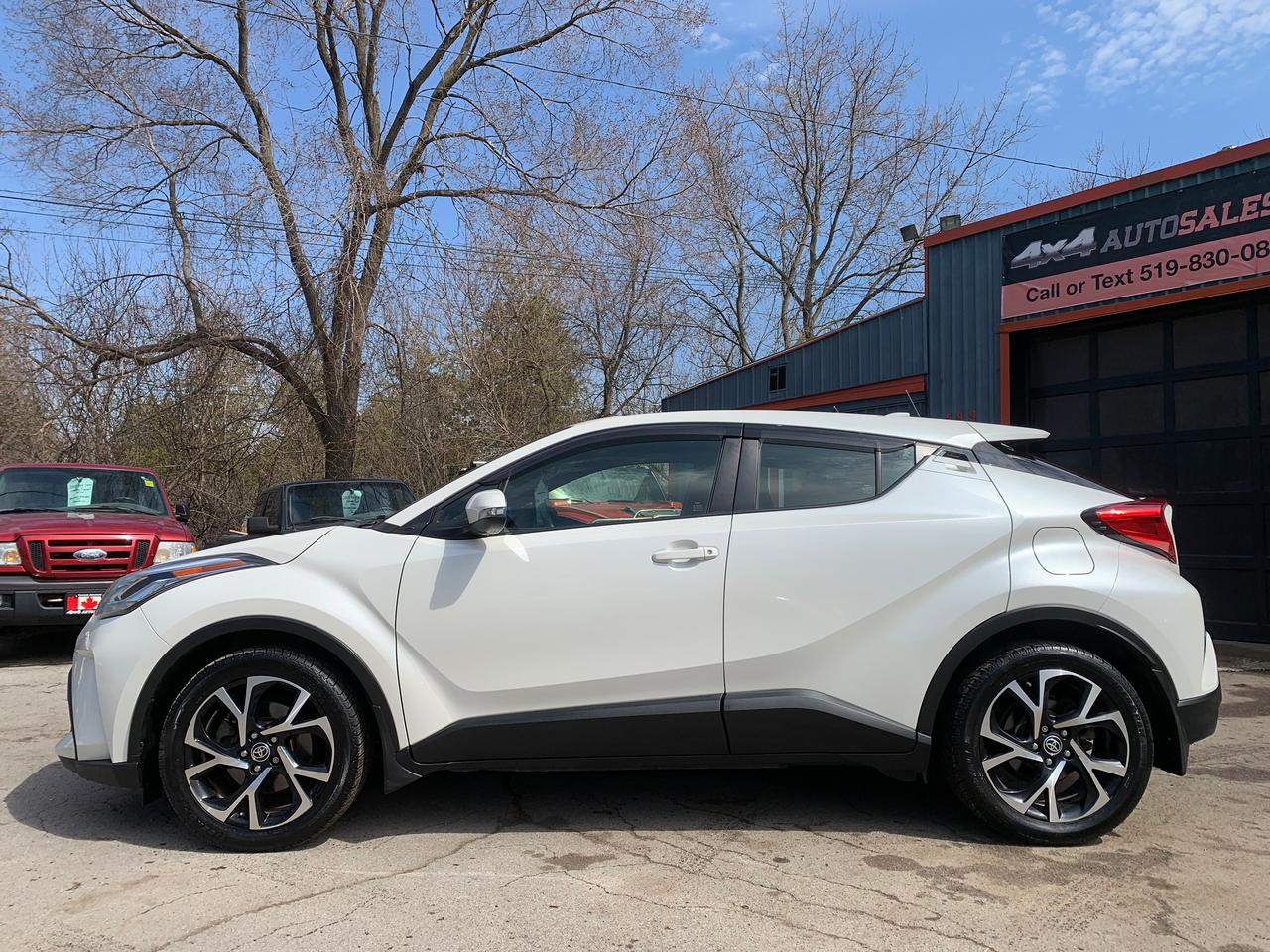 2020 Toyota C-HR XLE Premium Photo