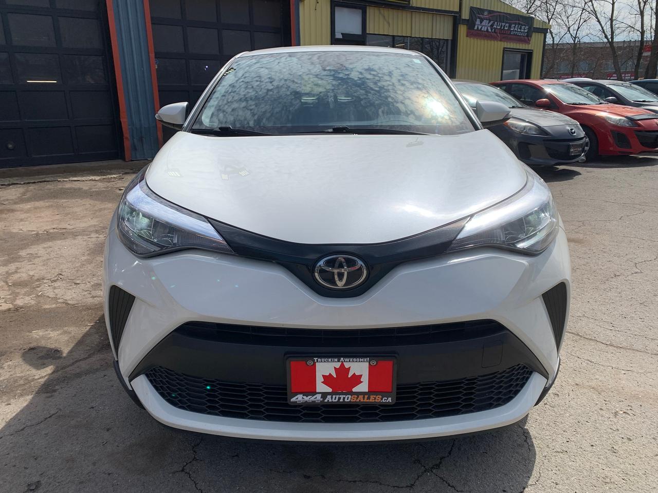 2020 Toyota C-HR XLE Premium Photo