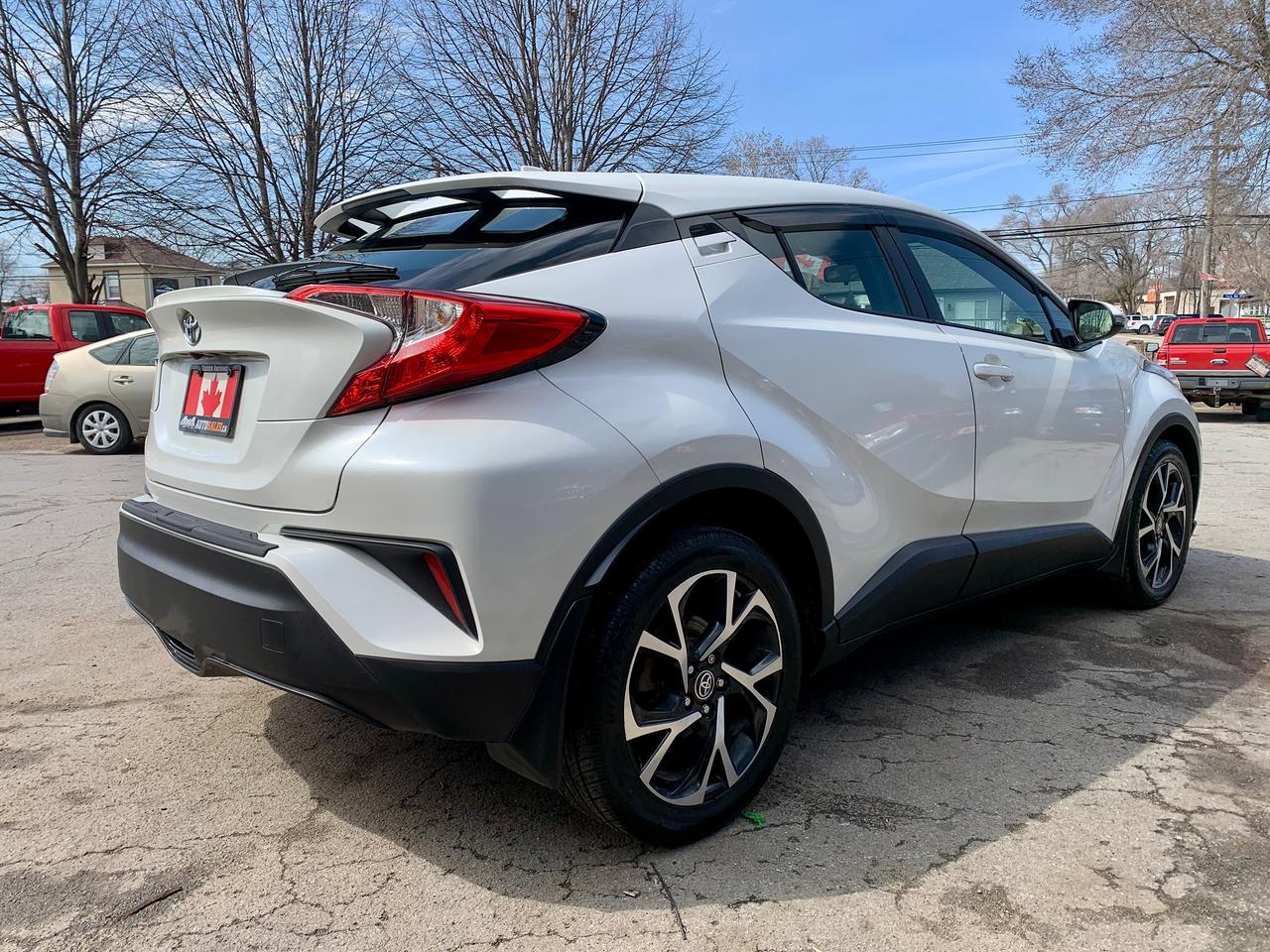 2020 Toyota C-HR XLE Premium Photo