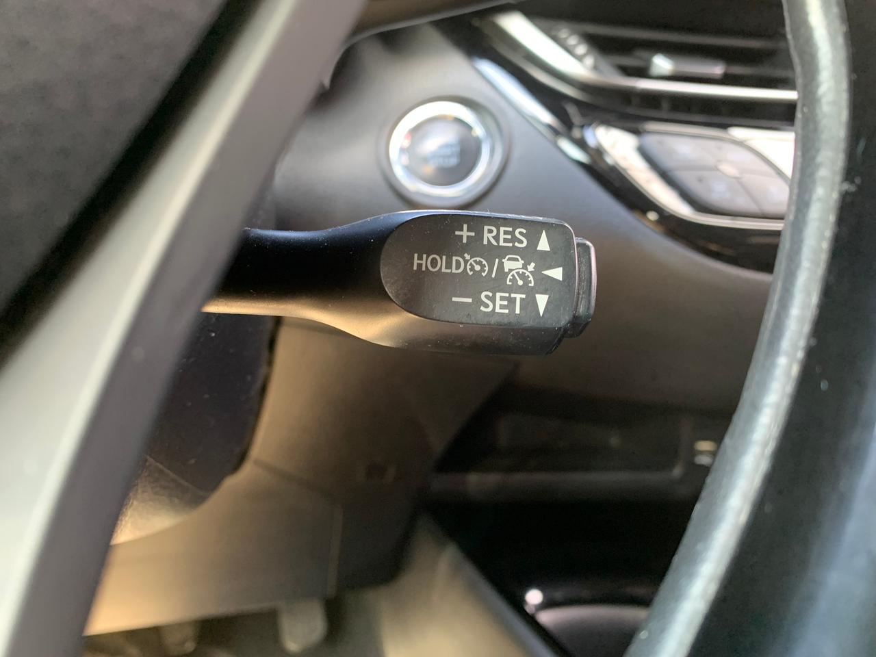 2020 Toyota C-HR XLE Premium Photo