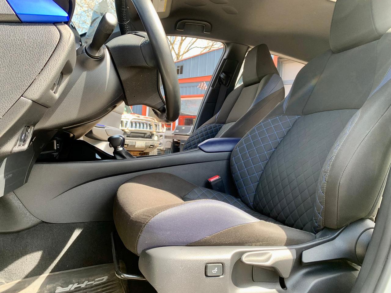 2020 Toyota C-HR XLE Premium Photo