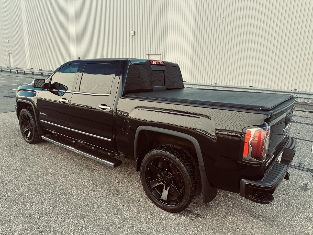 2016 GMC Sierra 1500 4WD Crew Cab  Denali Ultimate 6.2 L In Black Photo4