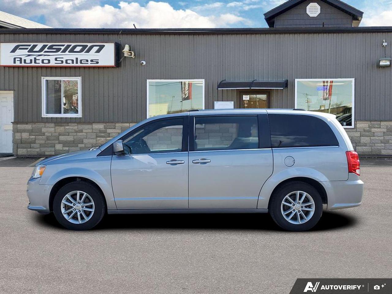 2019 Dodge Grand Caravan SXT Premium Plus-DVD-NAVIGATION-REAR CAMERA Photo3