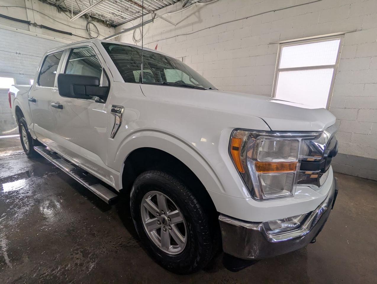 2022 Ford F-150 XLT SUPERCREW 4X4 WITH NAVIGATION!! Photo
