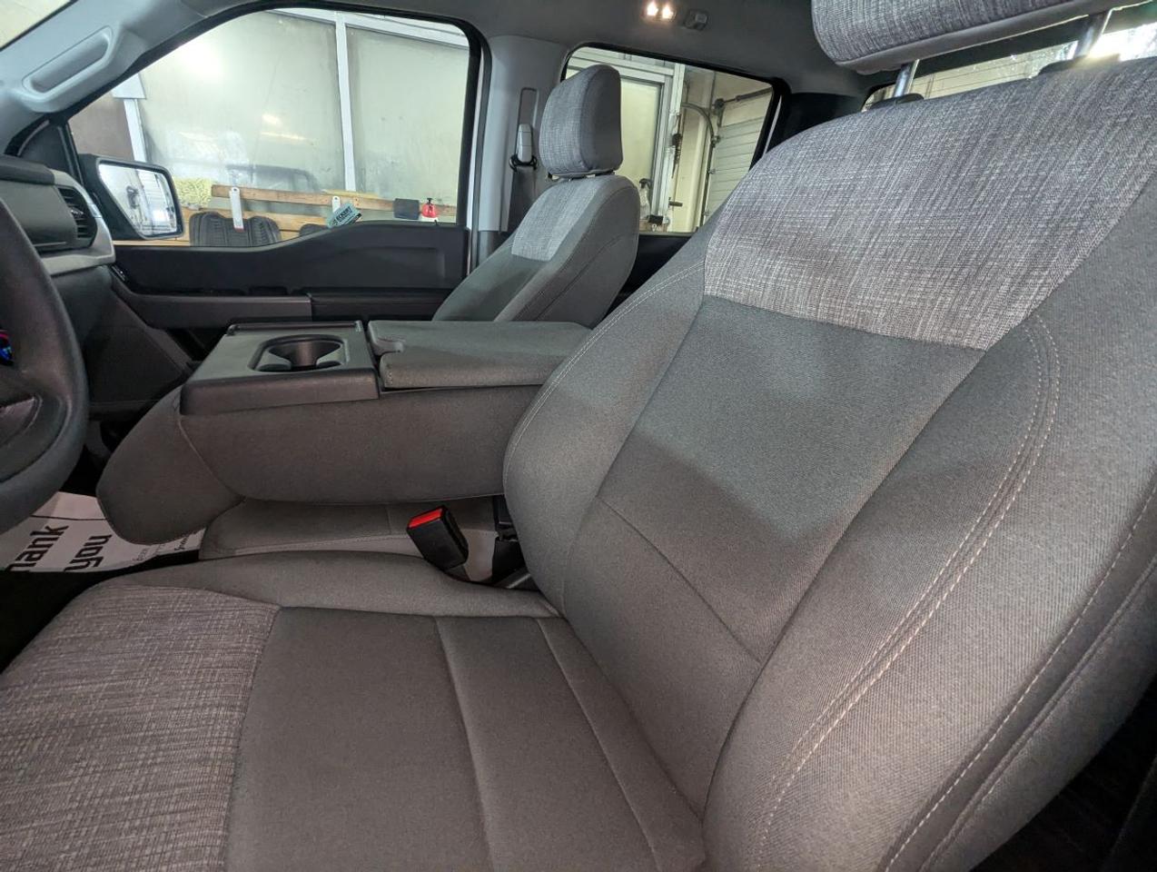 2022 Ford F-150 XLT SUPERCREW 4X4 WITH NAVIGATION!! Photo