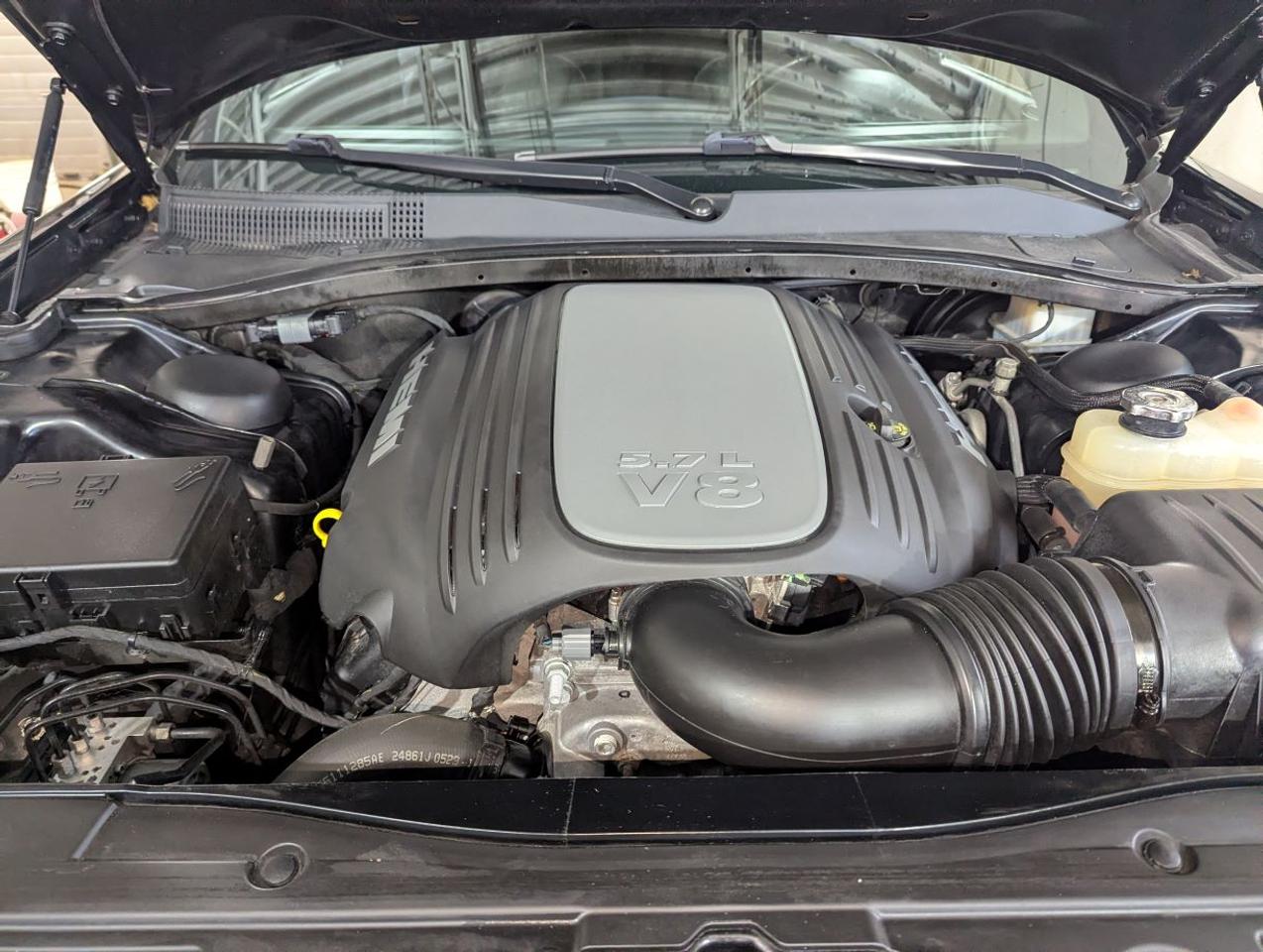 2019 Chrysler 300 300C PLATINUM EDITION WITH 5.7L V8 HEMI!! Photo