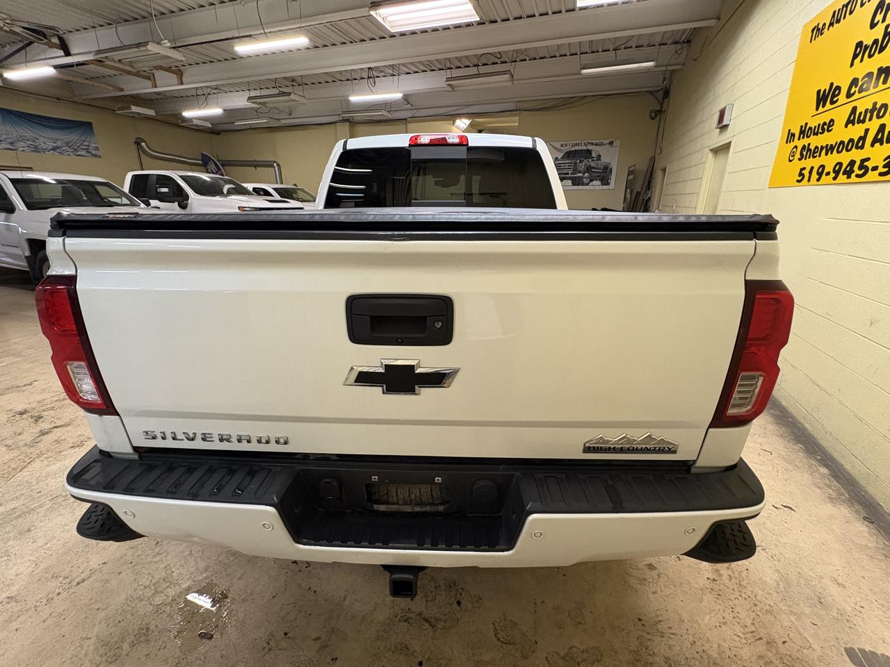 2017 Chevrolet Silverado 1500 High Country Photo4