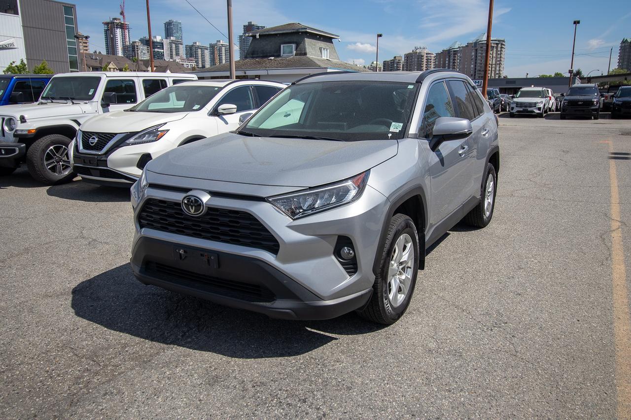 2021 Toyota RAV4 XLE AWD Photo0
