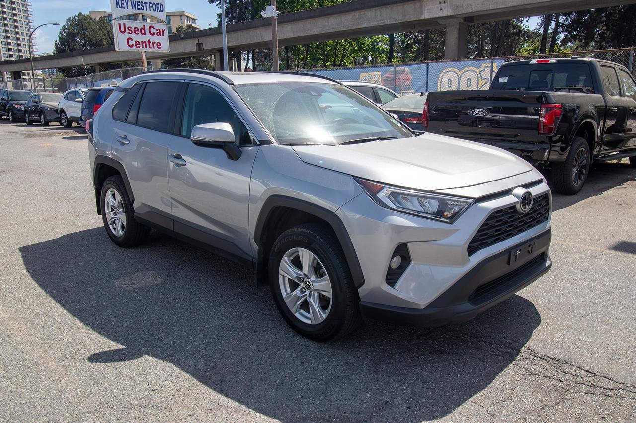 2021 Toyota RAV4 XLE AWD Photo3