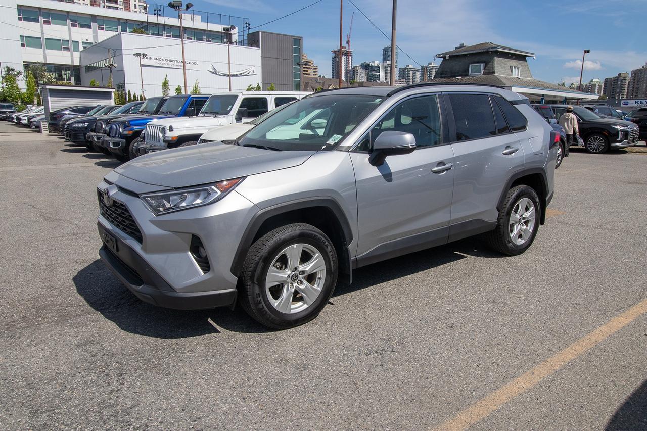 2021 Toyota RAV4 XLE AWD Photo1