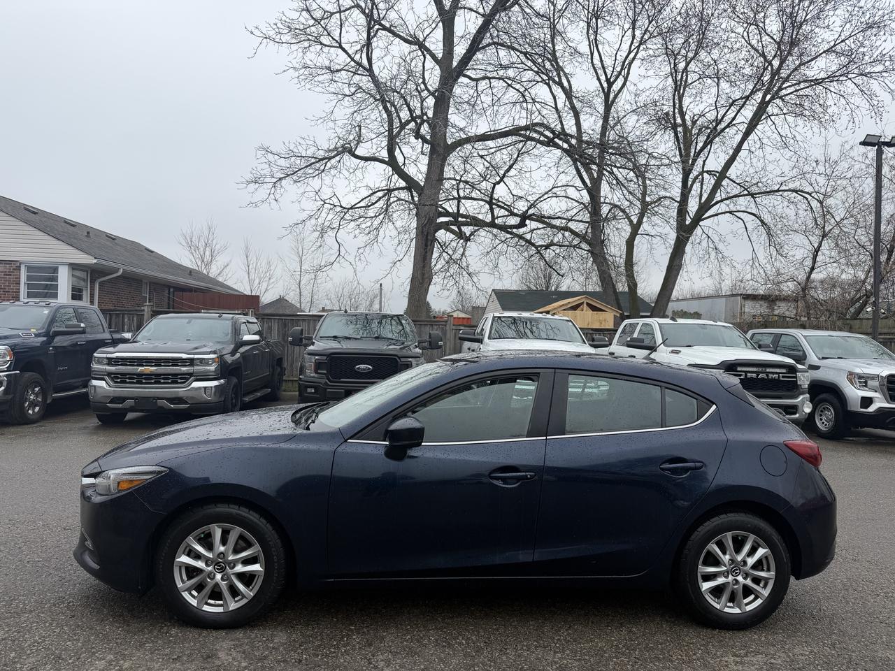 2018 Mazda MAZDA3 GS Photo3