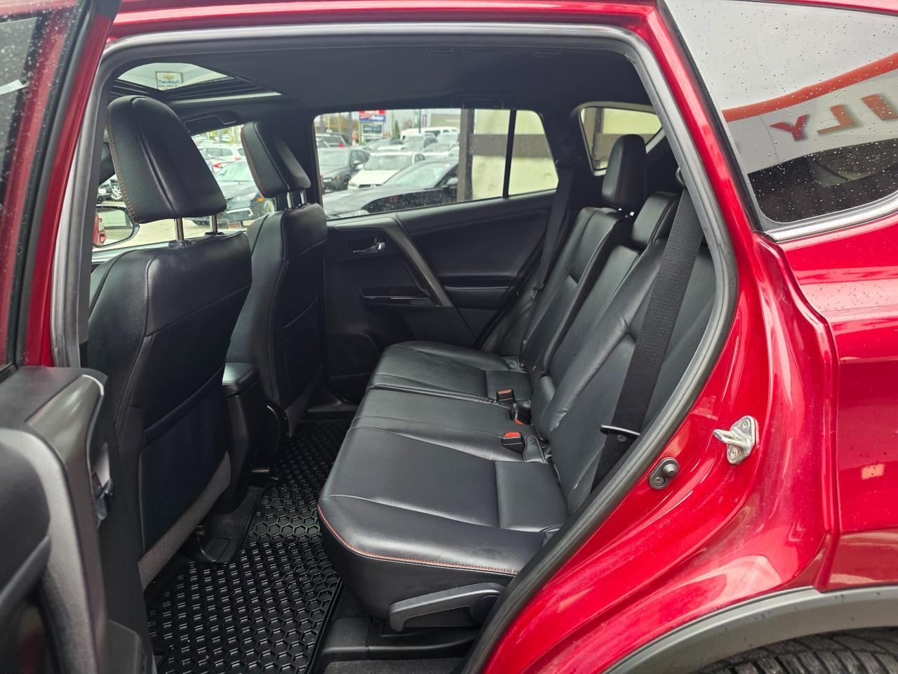 2018 Toyota RAV4 SE AWD | Navi | Leather | Sunroof | TSS Photo