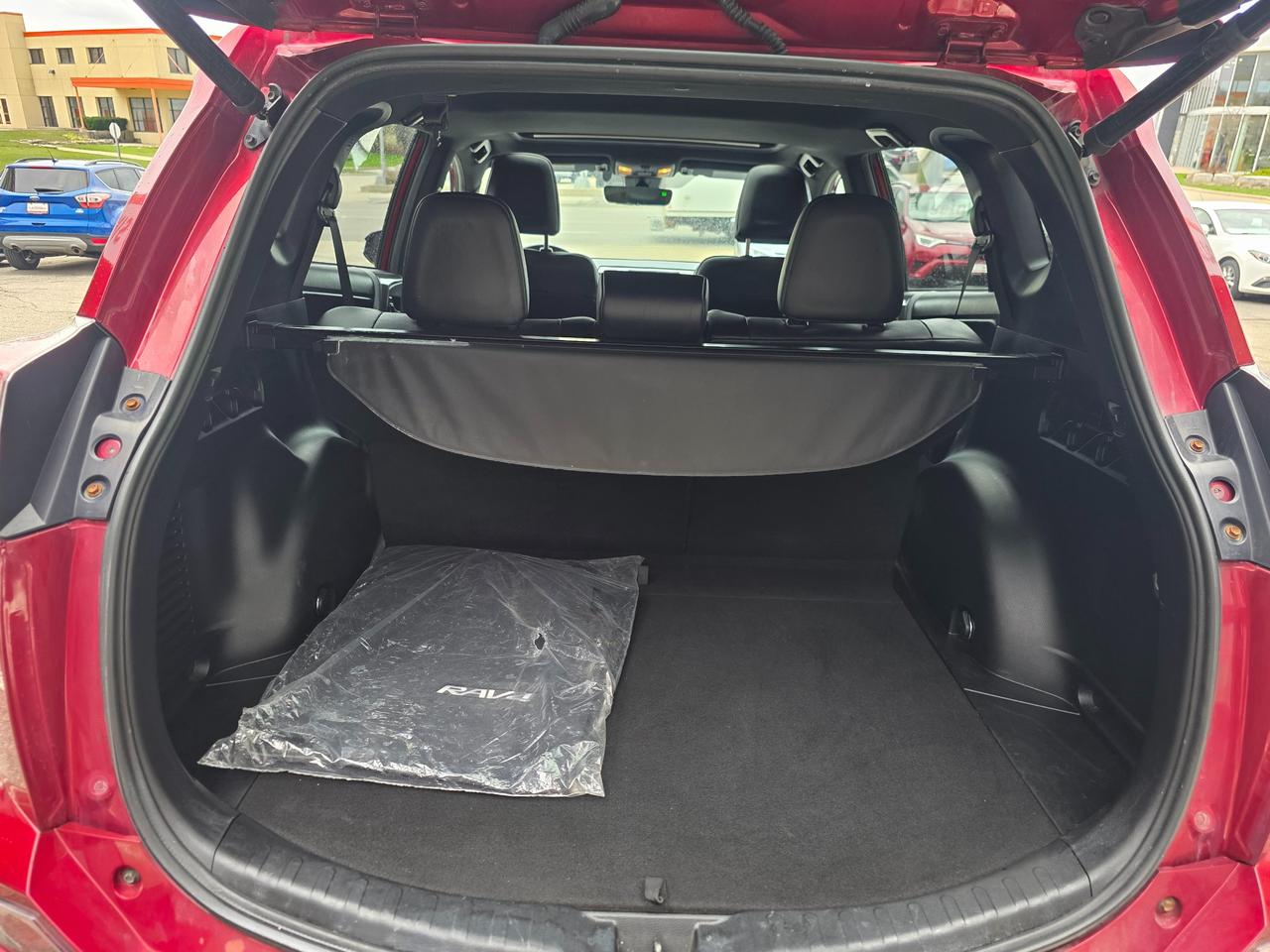 2018 Toyota RAV4 SE AWD | Navi | Leather | Sunroof | TSS Photo