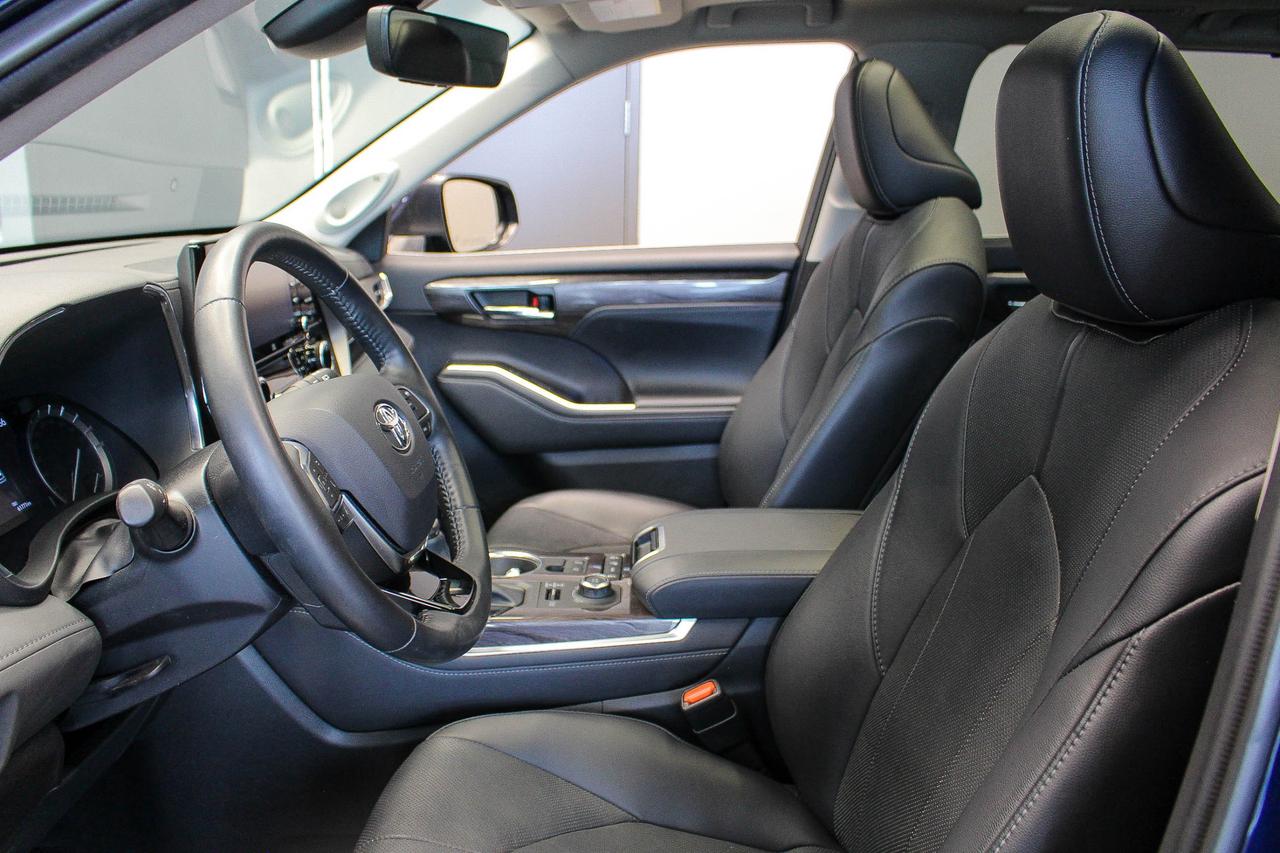 2021 Toyota Highlander Limited JBL AUDIO - NAVIGATION - 8 LEATHER PASSENGER SEATS Photo