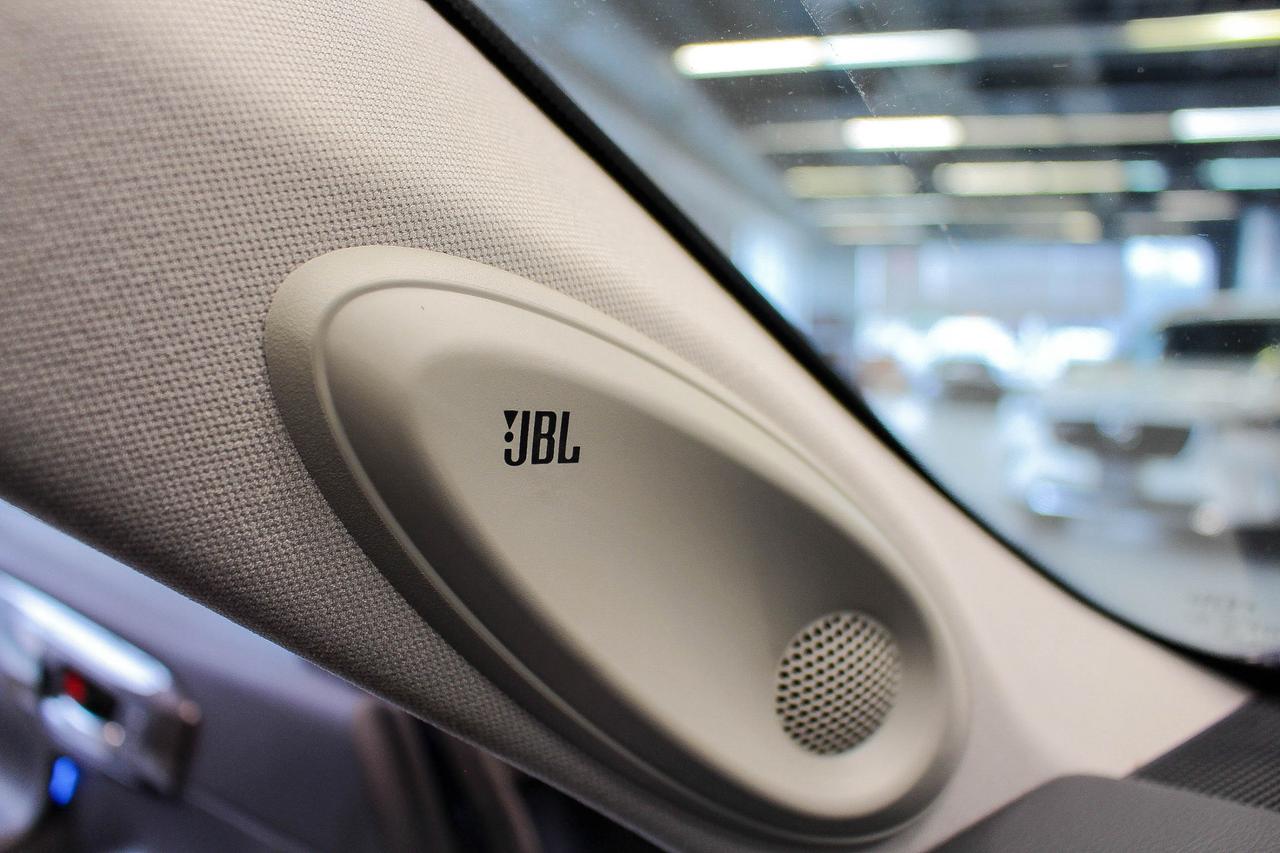 2021 Toyota Highlander Limited JBL AUDIO - NAVIGATION - 8 LEATHER PASSENGER SEATS Photo