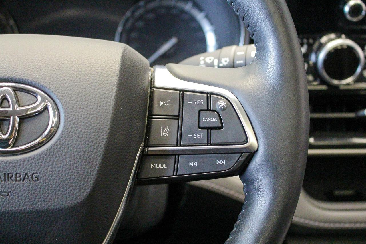 2021 Toyota Highlander Limited JBL AUDIO - NAVIGATION - 8 LEATHER PASSENGER SEATS Photo