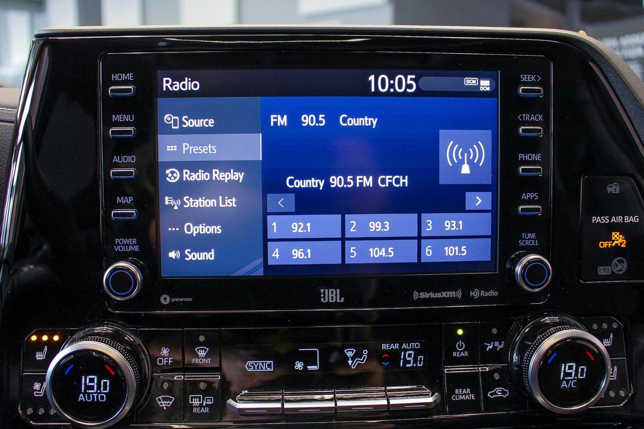 2021 Toyota Highlander Limited JBL AUDIO - NAVIGATION - 8 LEATHER PASSENGER SEATS Photo