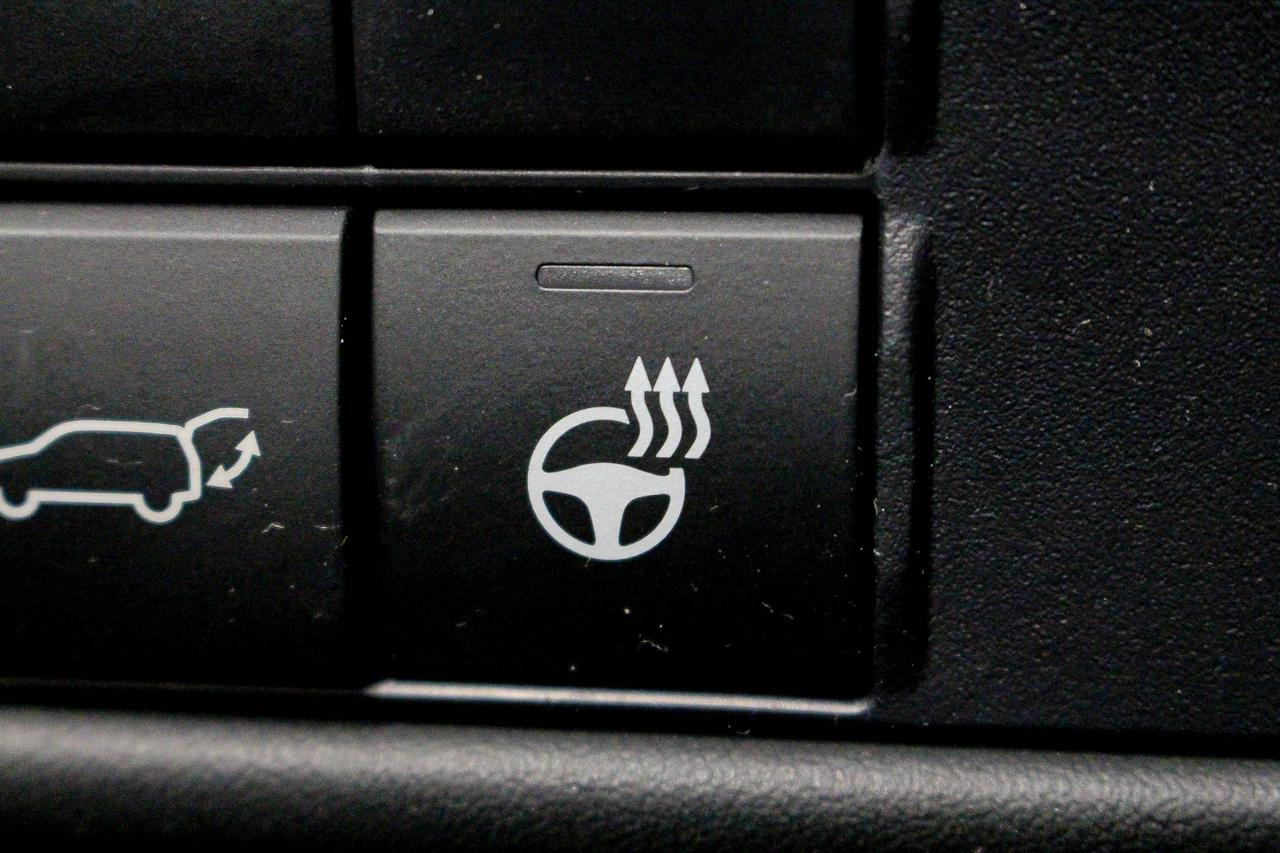 2021 Toyota Highlander Limited JBL AUDIO - NAVIGATION - 8 LEATHER PASSENGER SEATS Photo