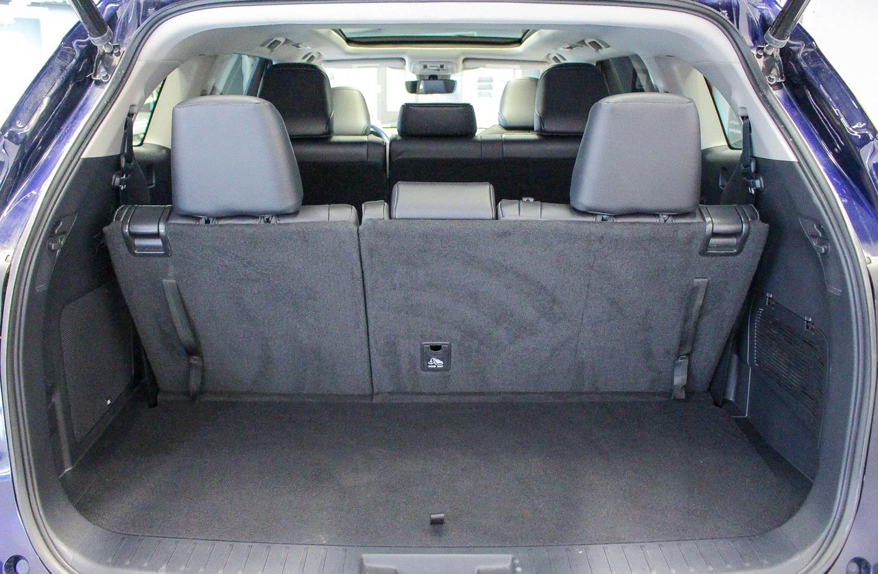 2021 Toyota Highlander Limited JBL AUDIO - NAVIGATION - 8 LEATHER PASSENGER SEATS Photo