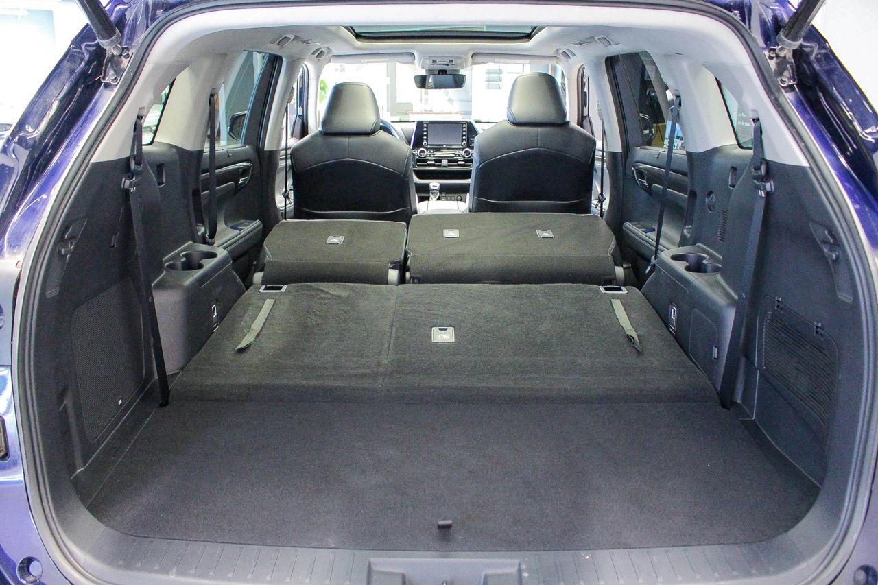 2021 Toyota Highlander Limited JBL AUDIO - NAVIGATION - 8 LEATHER PASSENGER SEATS Photo