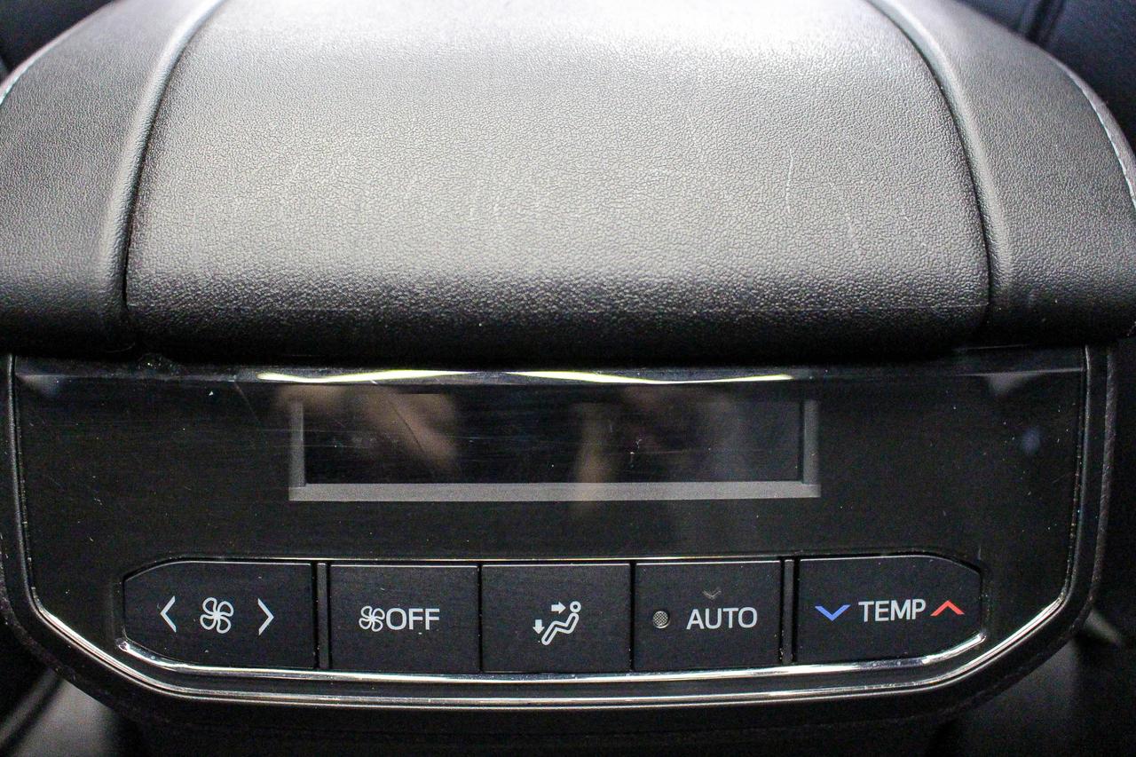2021 Toyota Highlander Limited JBL AUDIO - NAVIGATION - 8 LEATHER PASSENGER SEATS Photo