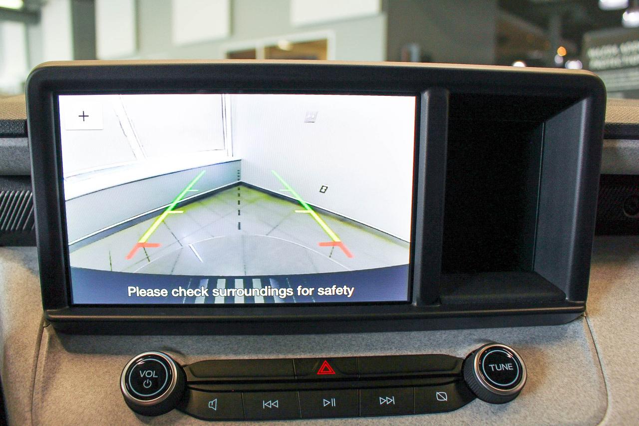 2022 Ford Maverick XLT HYBRID - CLOTH UPHOLSTERY - CLEAN CARFAX! Photo