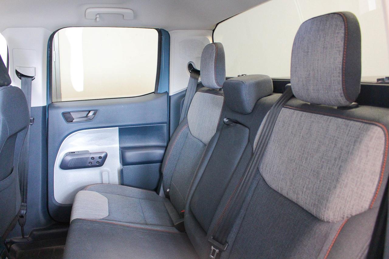 2022 Ford Maverick XLT HYBRID - CLOTH UPHOLSTERY - CLEAN CARFAX! Photo