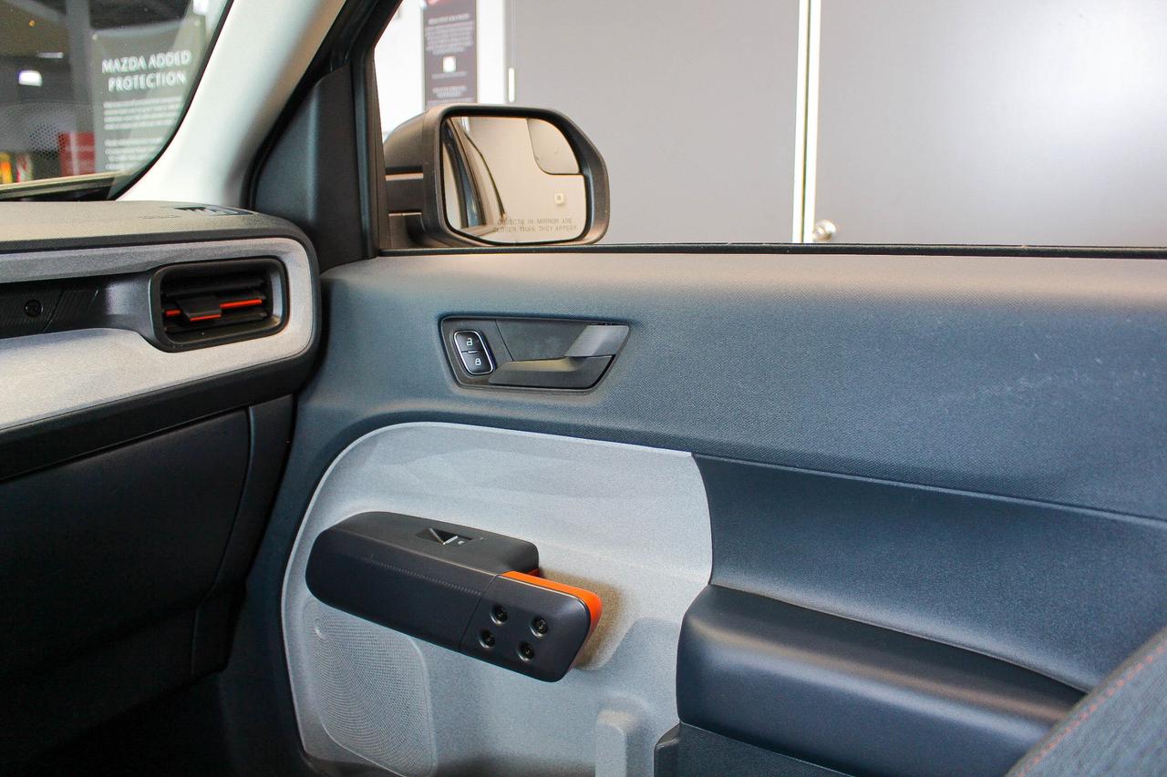 2022 Ford Maverick XLT HYBRID - CLOTH UPHOLSTERY - CLEAN CARFAX! Photo