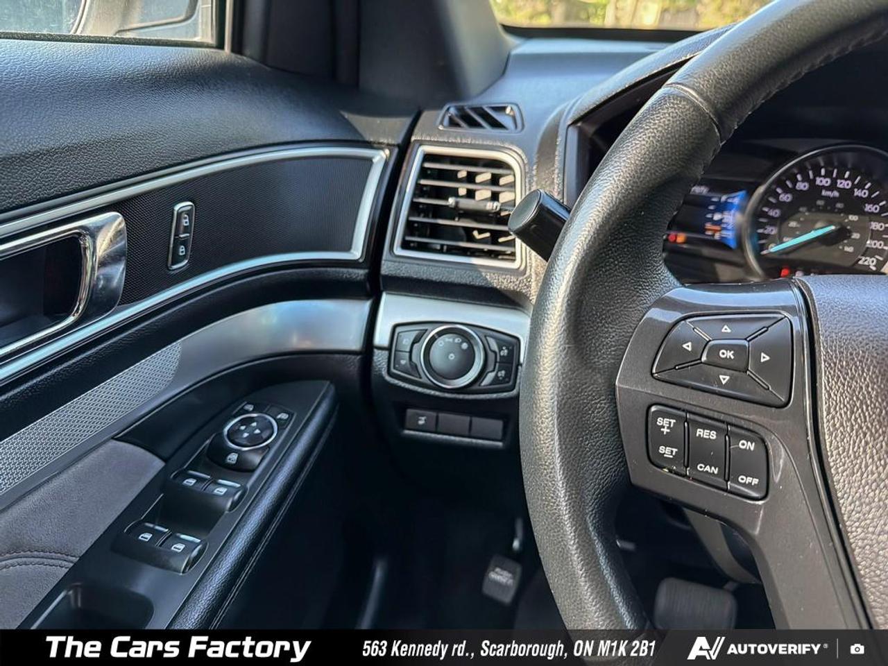 2017 Ford Explorer XLT 4WD Leather/ Apple CarPlay/ No Accident! Photo
