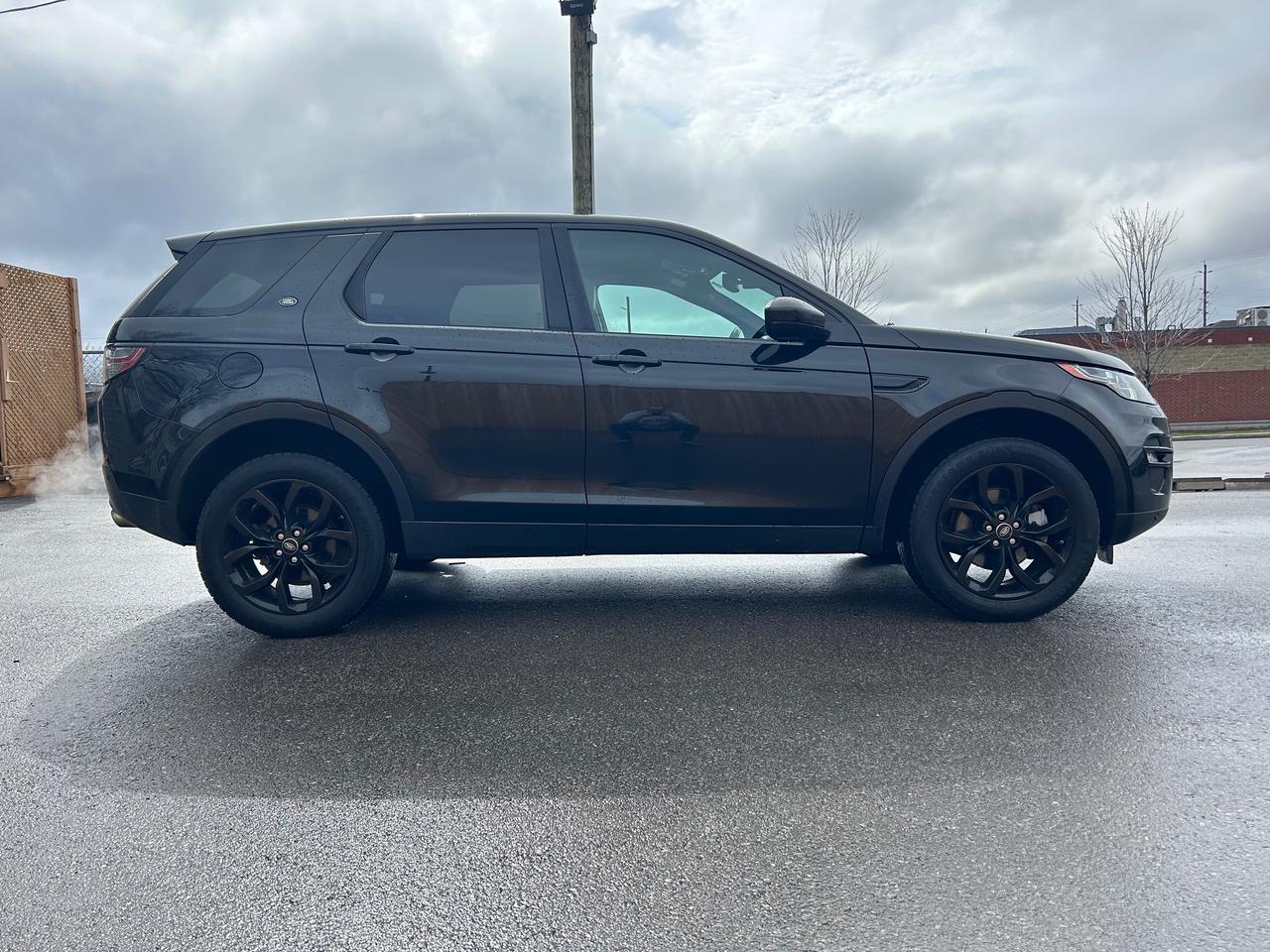2016 Land Rover Discovery Sport HSE Photo