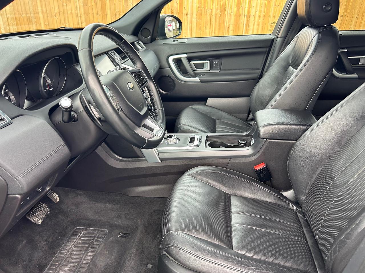 2016 Land Rover Discovery Sport HSE Photo