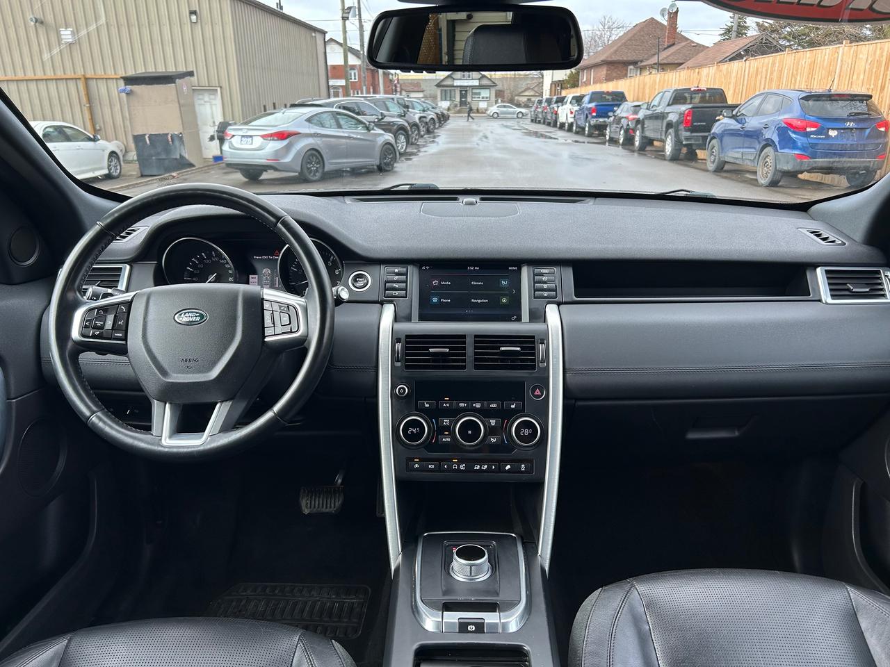 2016 Land Rover Discovery Sport HSE Photo