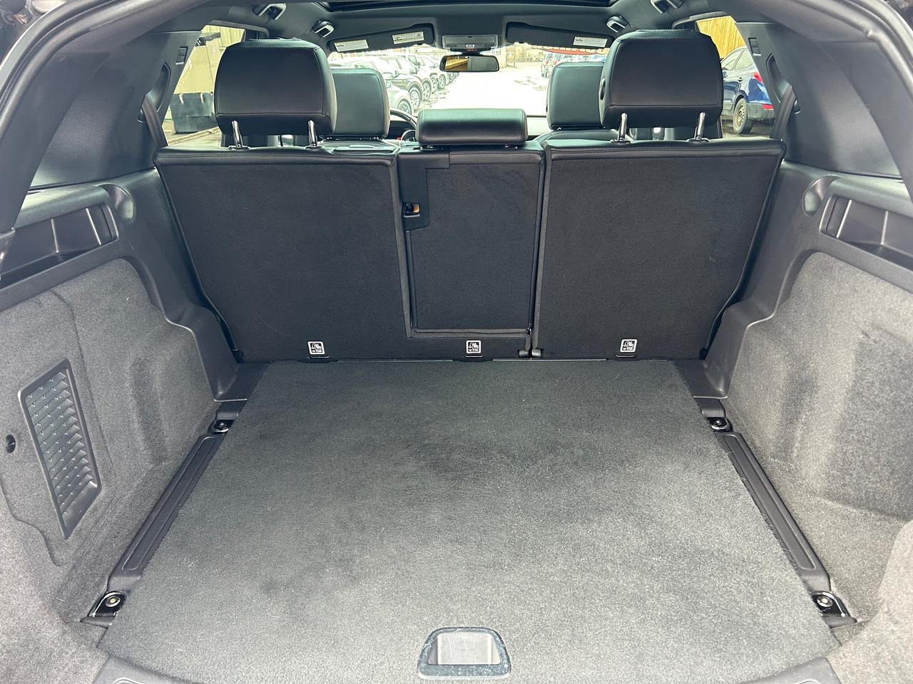 2016 Land Rover Discovery Sport HSE Photo