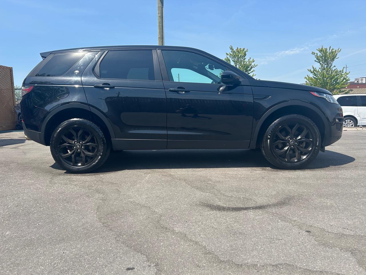 2016 Land Rover Discovery Sport HSE Photo