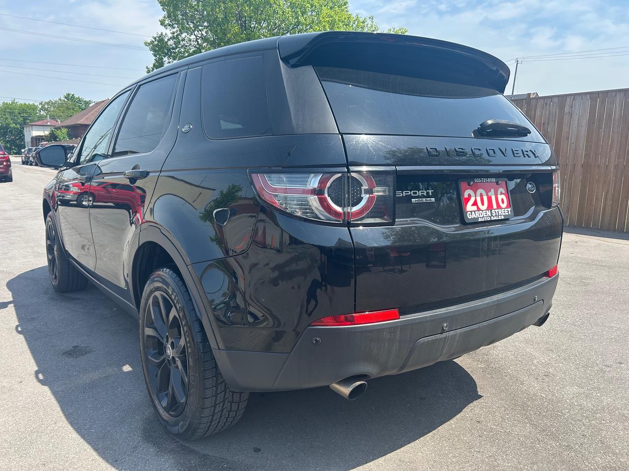 2016 Land Rover Discovery Sport HSE Photo