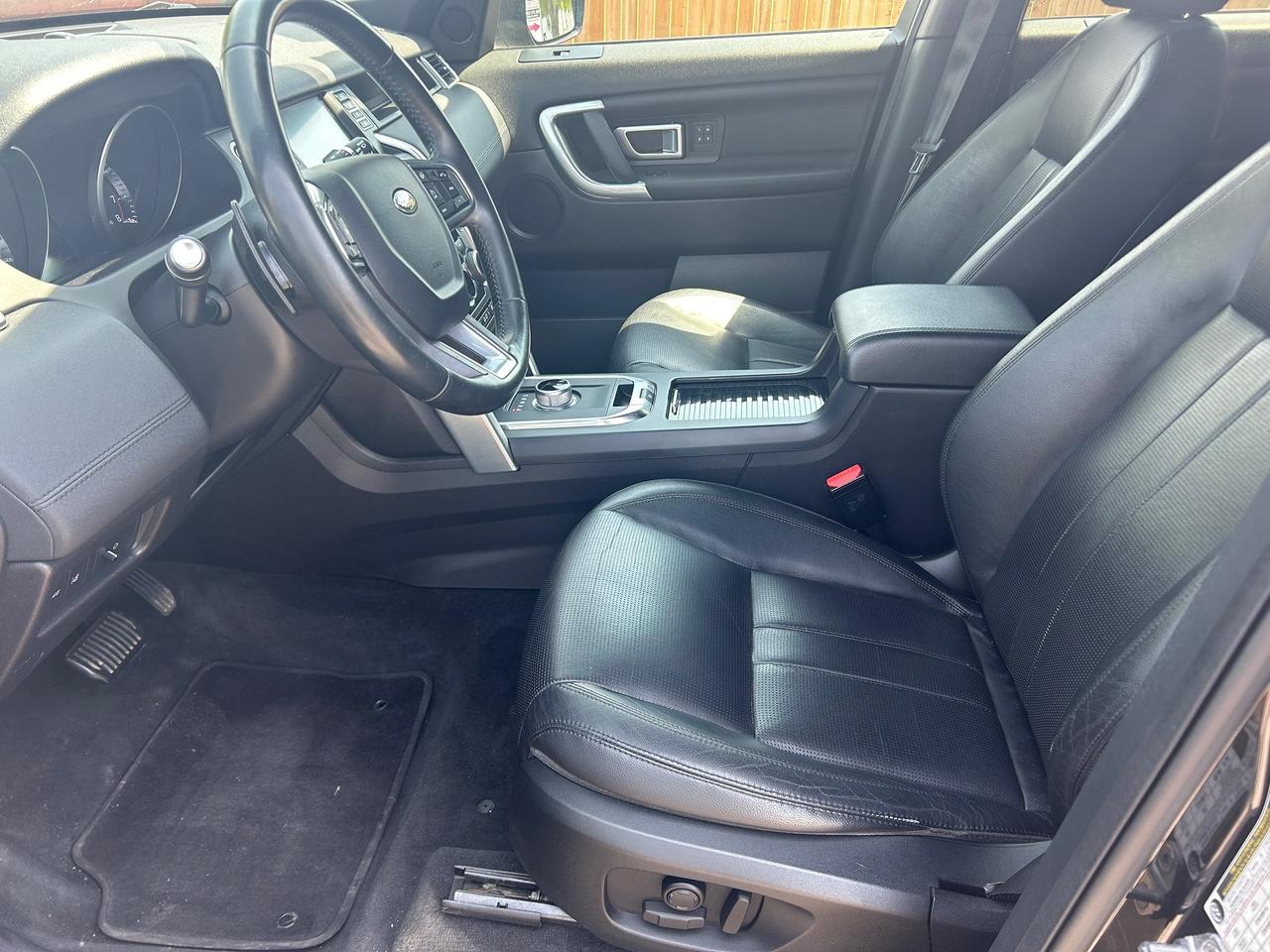 2016 Land Rover Discovery Sport HSE Photo