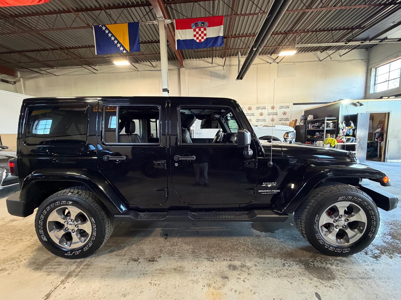 2018 Jeep Wrangler SAHARA UNLIMITED JK | APPLE CARPLAY | NAVI |HEATED Photo