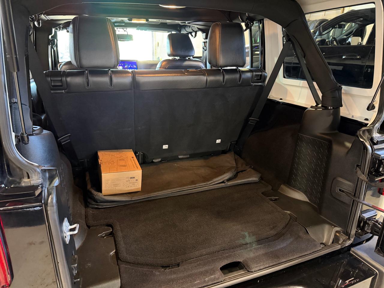 2018 Jeep Wrangler SAHARA UNLIMITED JK | APPLE CARPLAY | NAVI |HEATED Photo