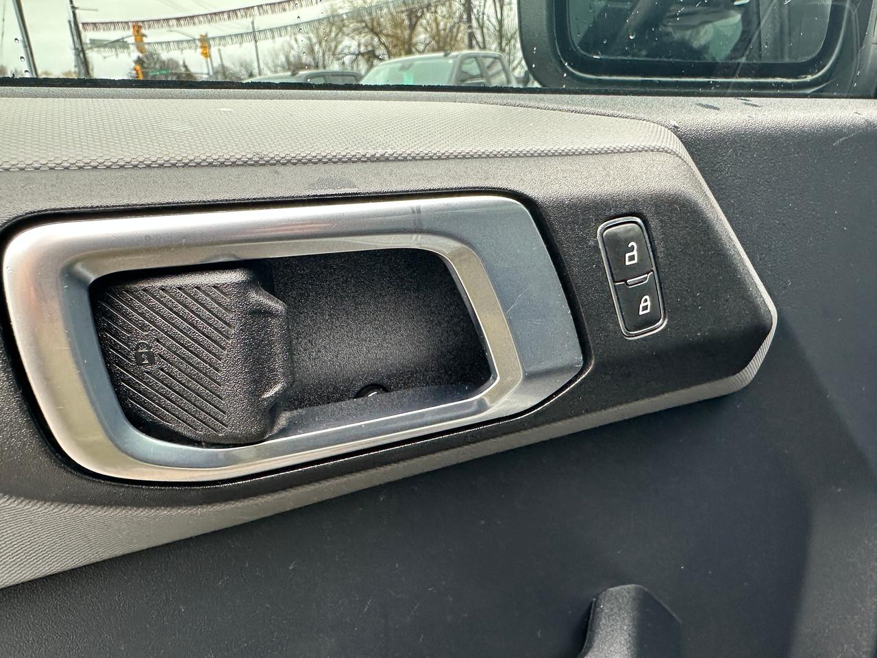 2022 Ford Bronco BigBend4X4 HTD-Cloth SoftTop FM/XM DriverAssists Photo