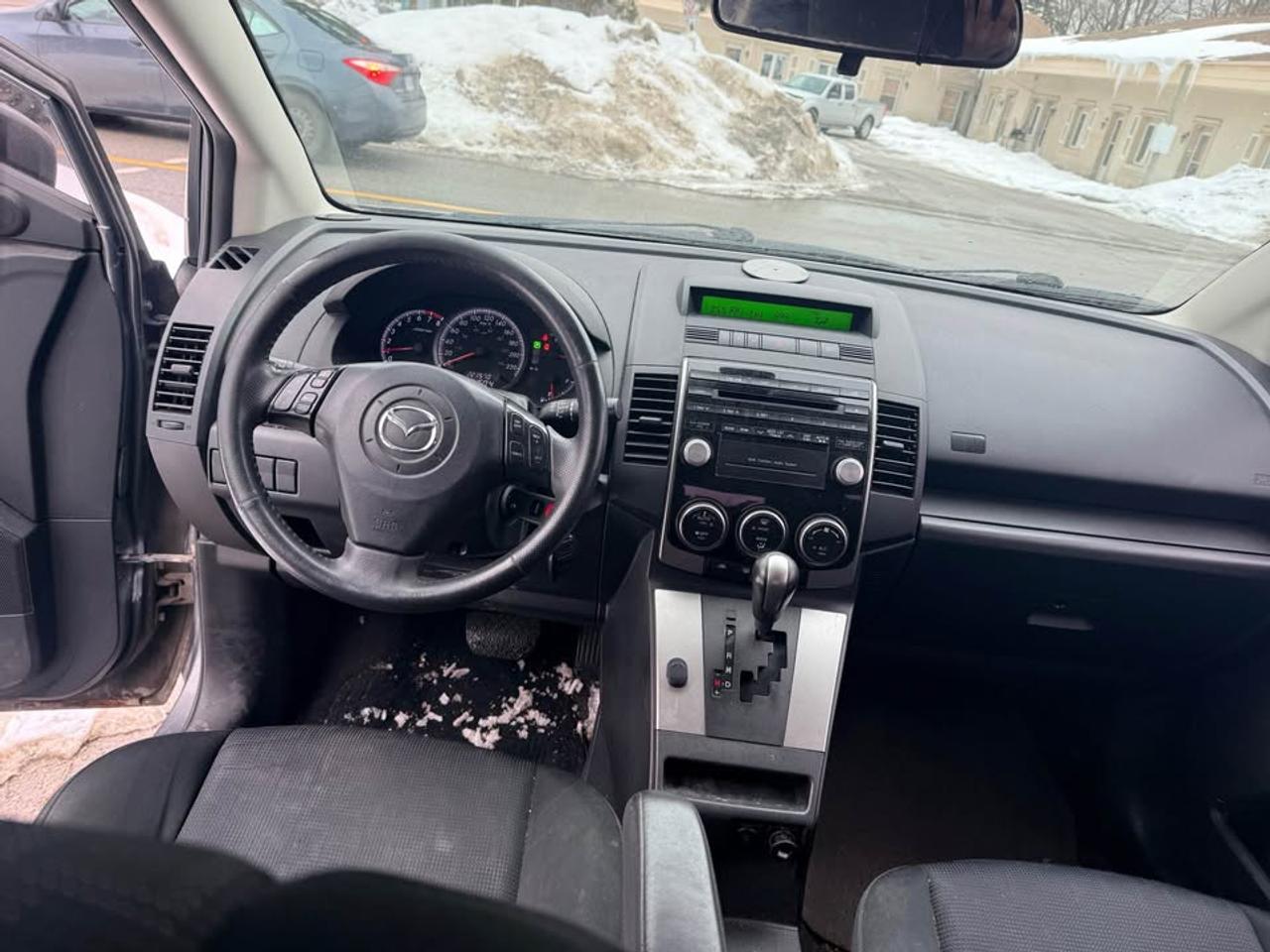 2010 Mazda MAZDA5 GS Photo1