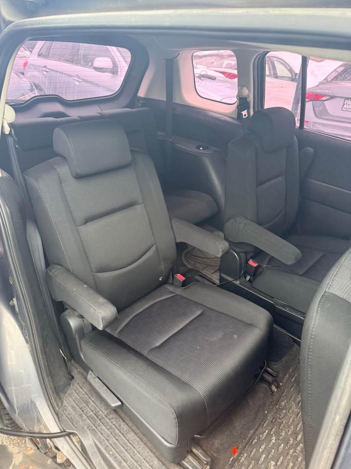 2010 Mazda MAZDA5 GS Photo