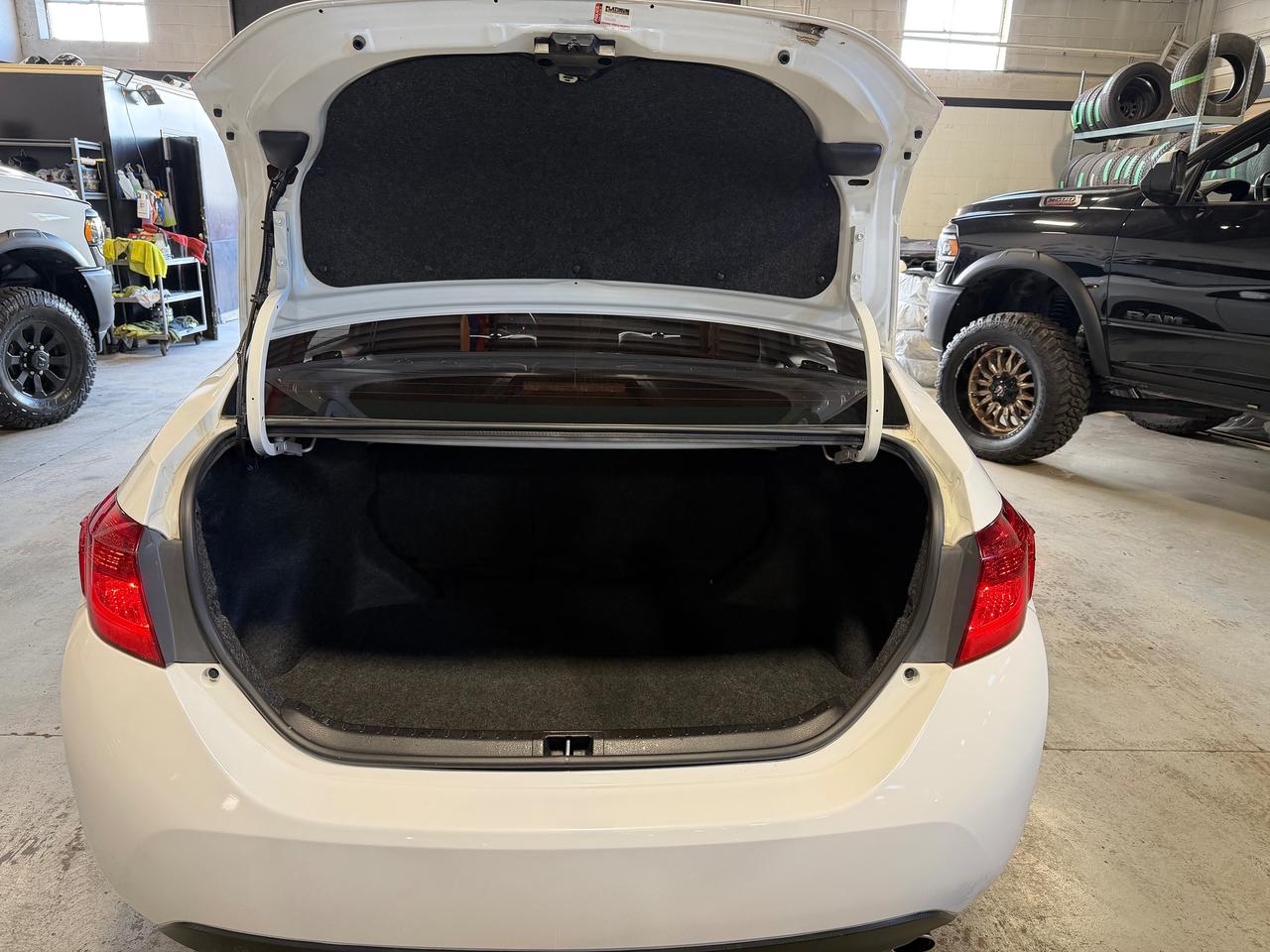 2019 Toyota Corolla XSE | HEATED SEATS | HEATED STEERING| LEATHER Photo
