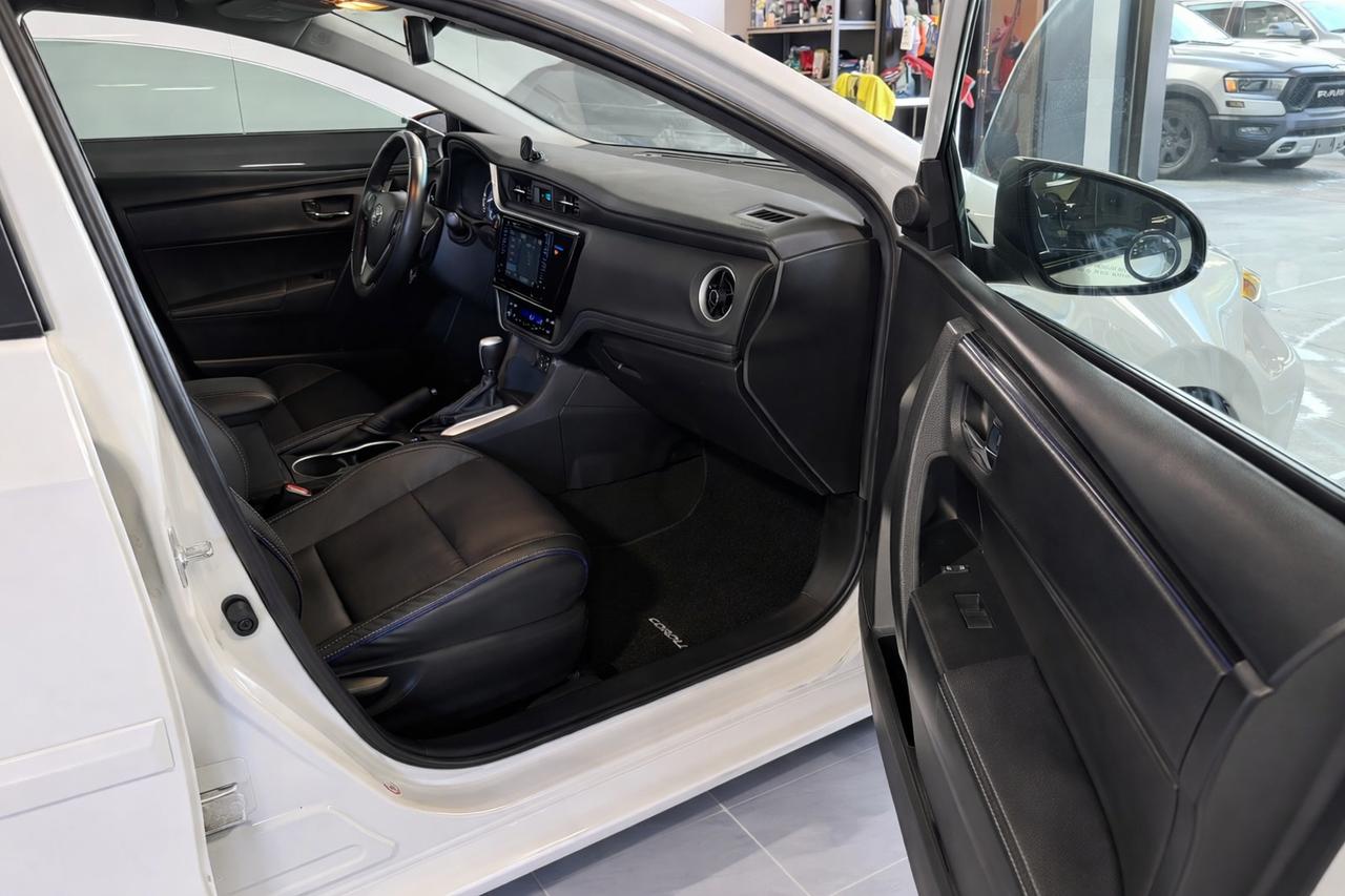 2019 Toyota Corolla XSE | HEATED SEATS | HEATED STEERING| LEATHER Photo4