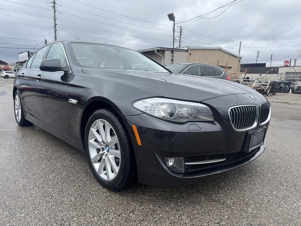 2013 BMW 5 Series 528i xDrive Photo2
