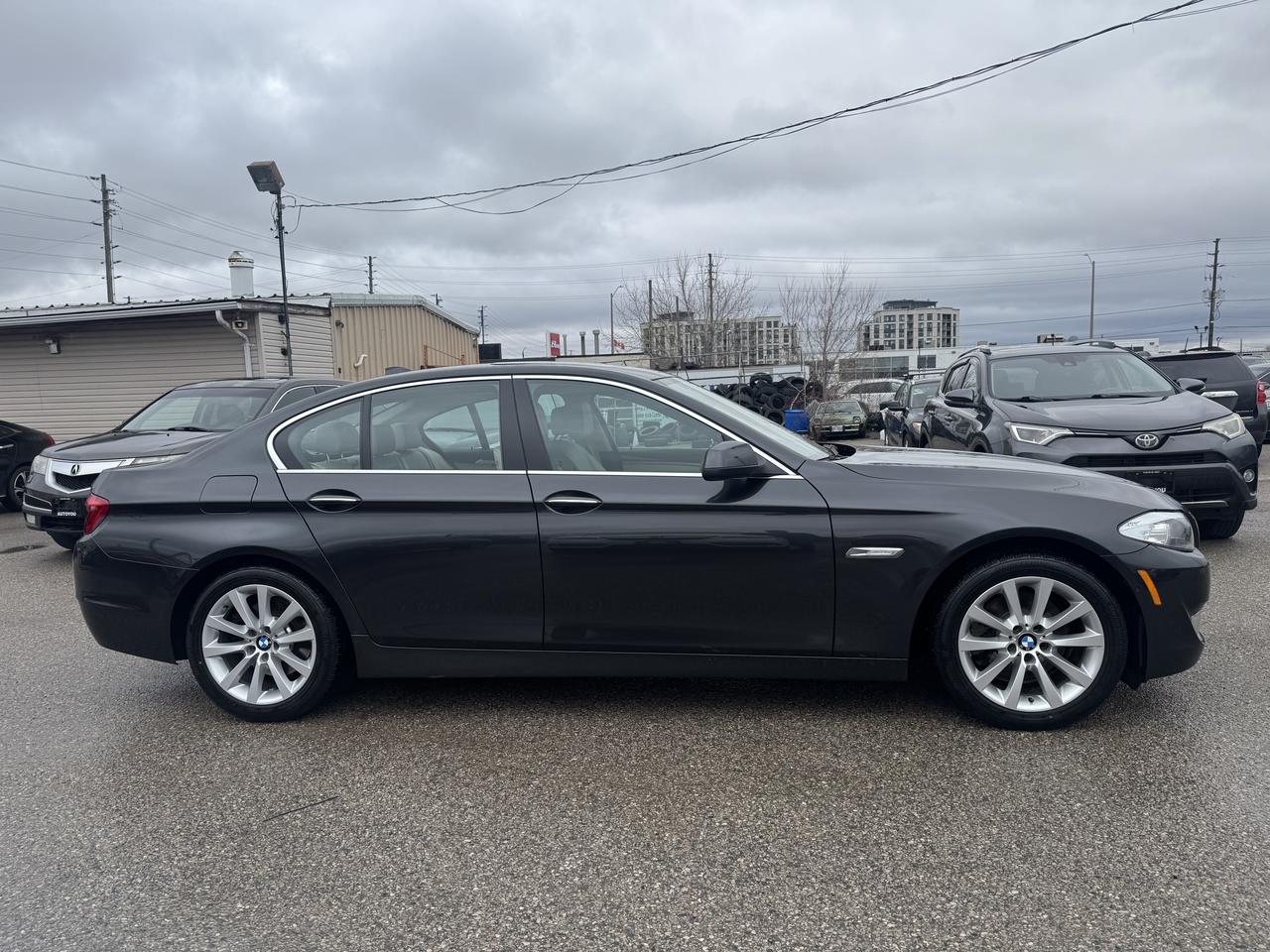 2013 BMW 5 Series 528i xDrive Photo