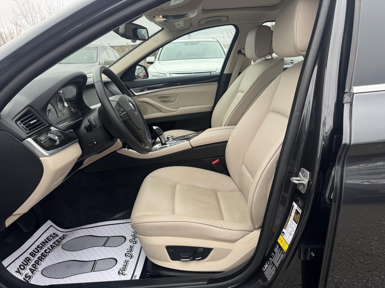 2013 BMW 5 Series 528i xDrive Photo