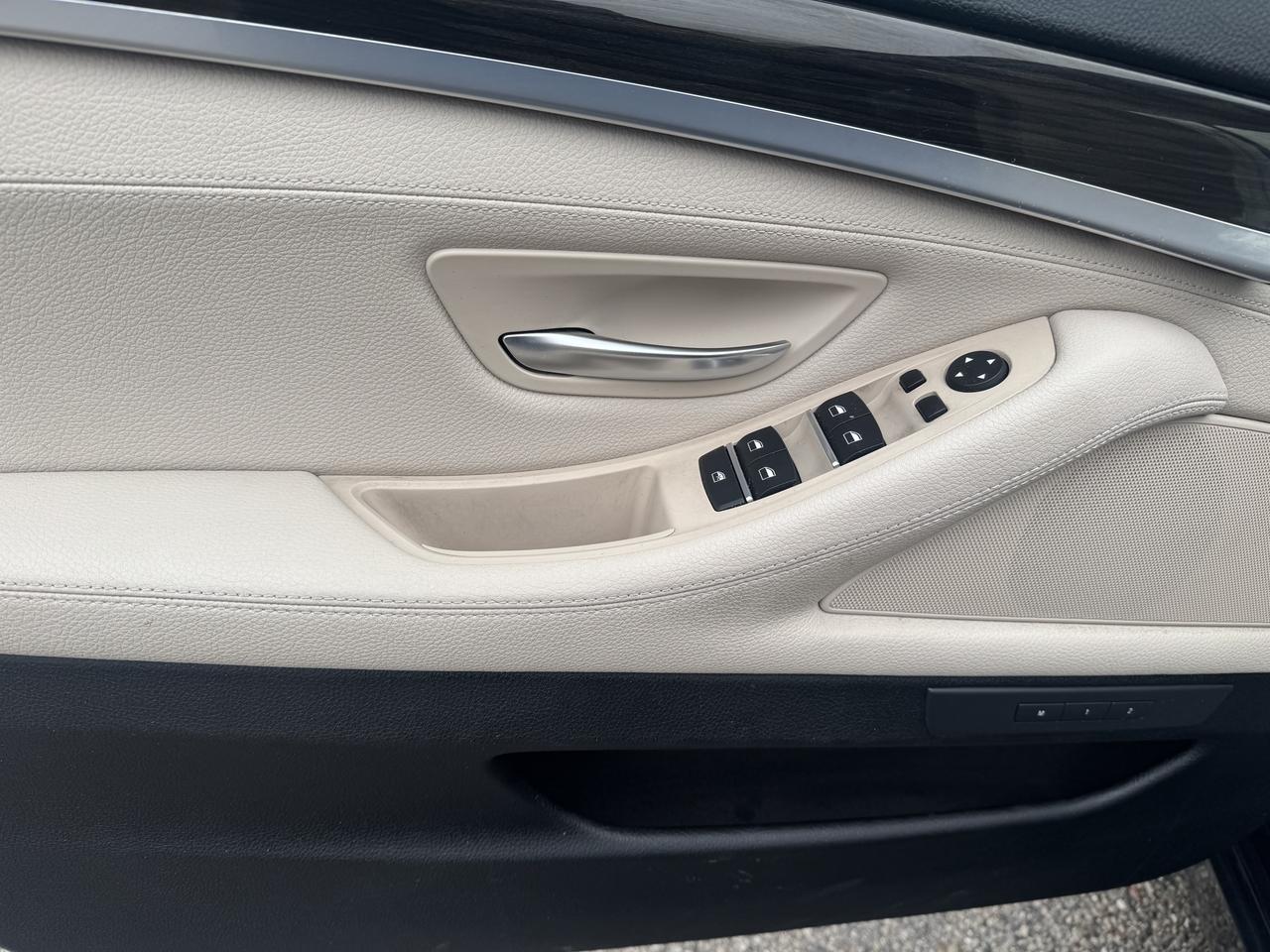 2013 BMW 5 Series 528i xDrive Photo