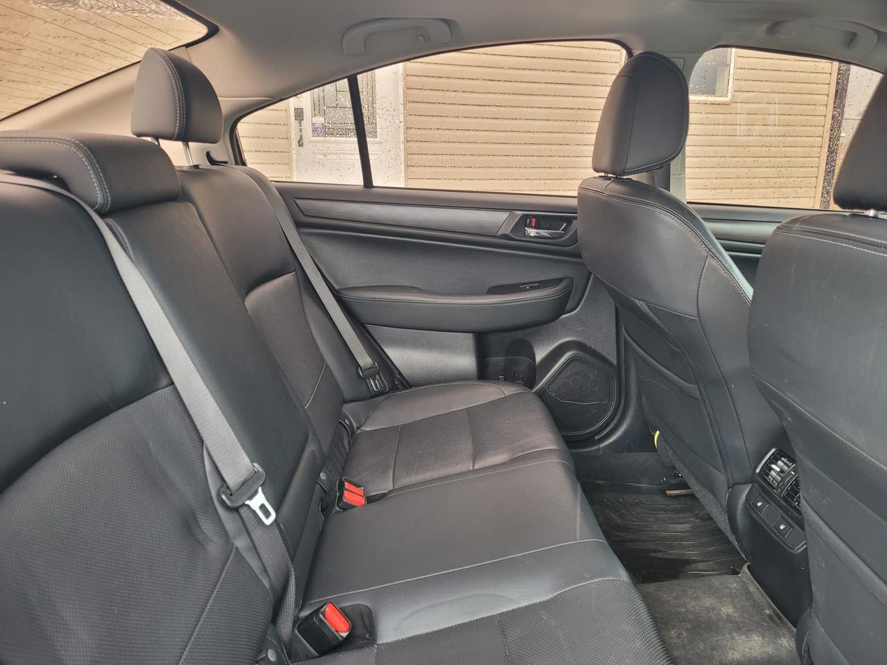 2016 Subaru Legacy 4dr Sdn CVT 3.6R w/Limited & Tech Pkg Photo