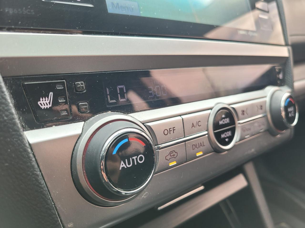 2016 Subaru Legacy 4dr Sdn CVT 3.6R w/Limited & Tech Pkg Photo