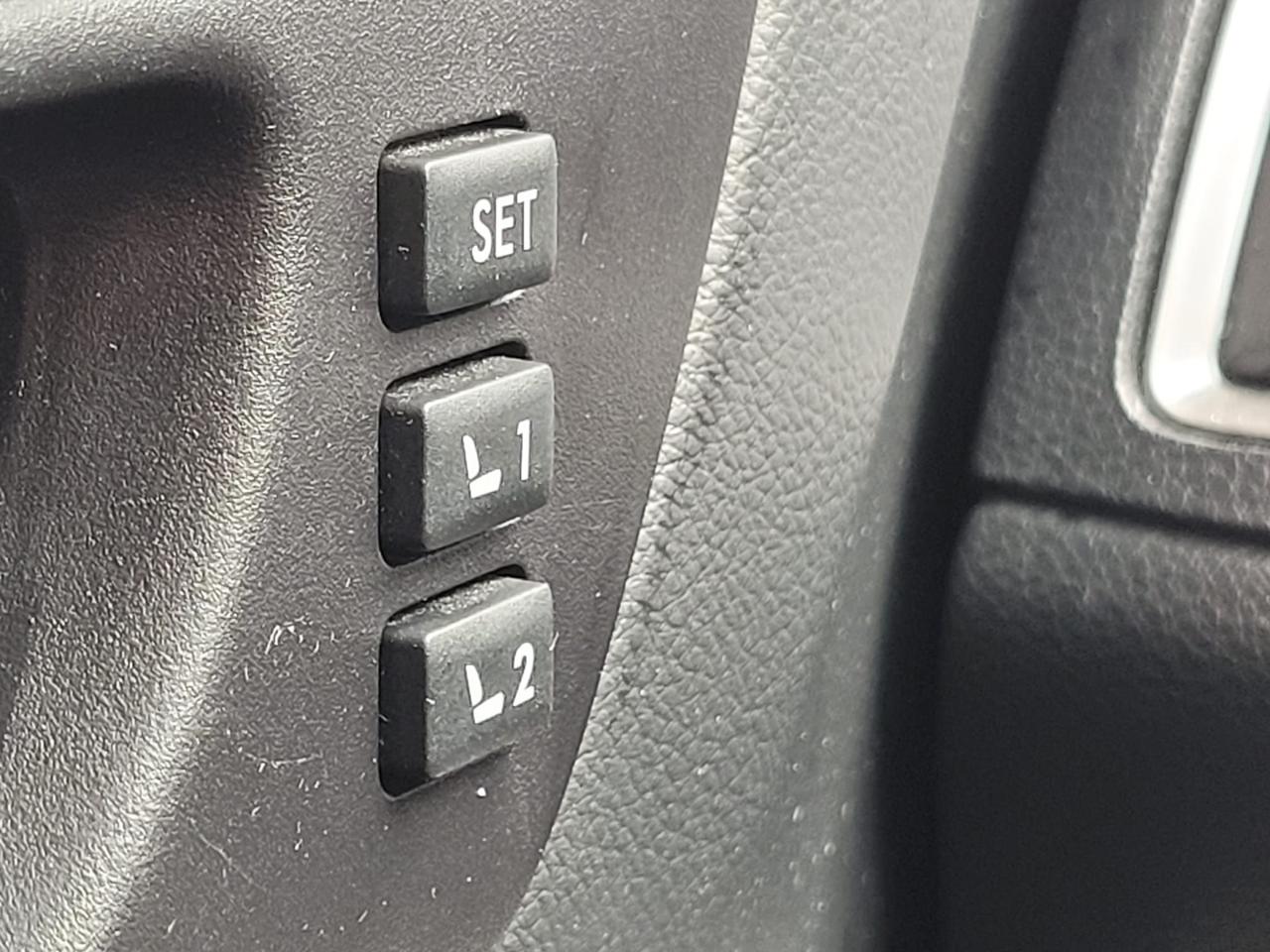 2016 Subaru Legacy 4dr Sdn CVT 3.6R w/Limited & Tech Pkg Photo